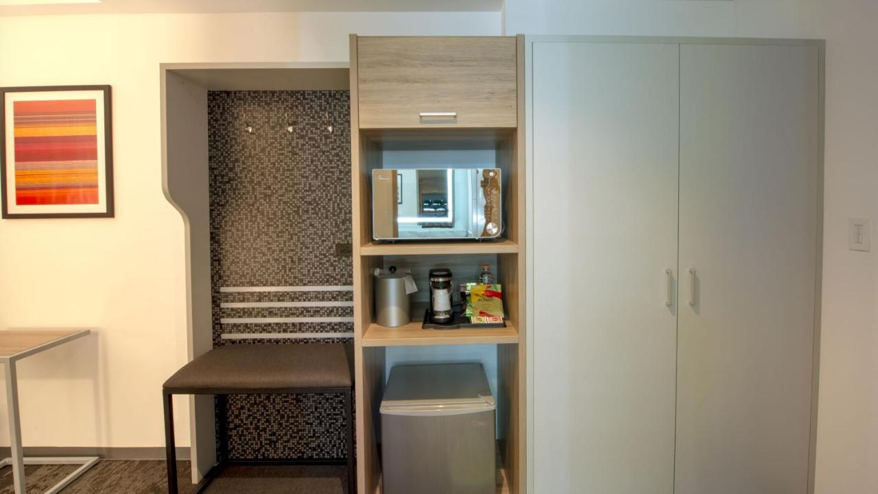 Holiday Inn&Suites - Merida La Isla, an IHG Hotel Bagian luar foto