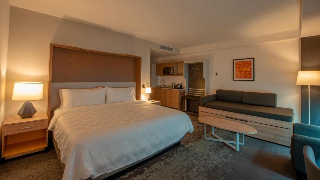 Holiday Inn&Suites - Merida La Isla, an IHG Hotel Bagian luar foto