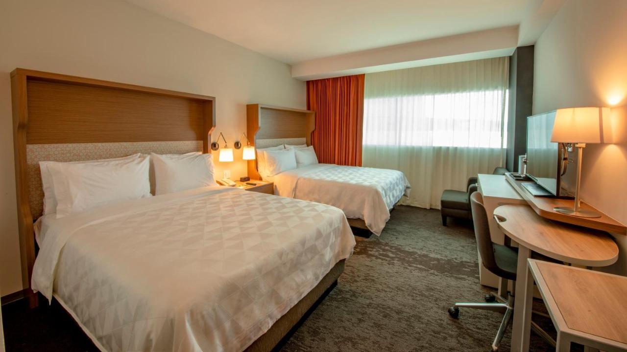Holiday Inn&Suites - Merida La Isla, an IHG Hotel Bagian luar foto