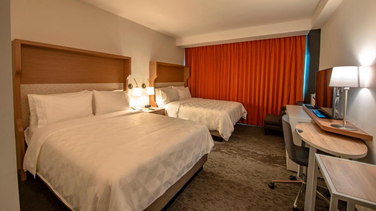 Holiday Inn&Suites - Merida La Isla, an IHG Hotel Bagian luar foto