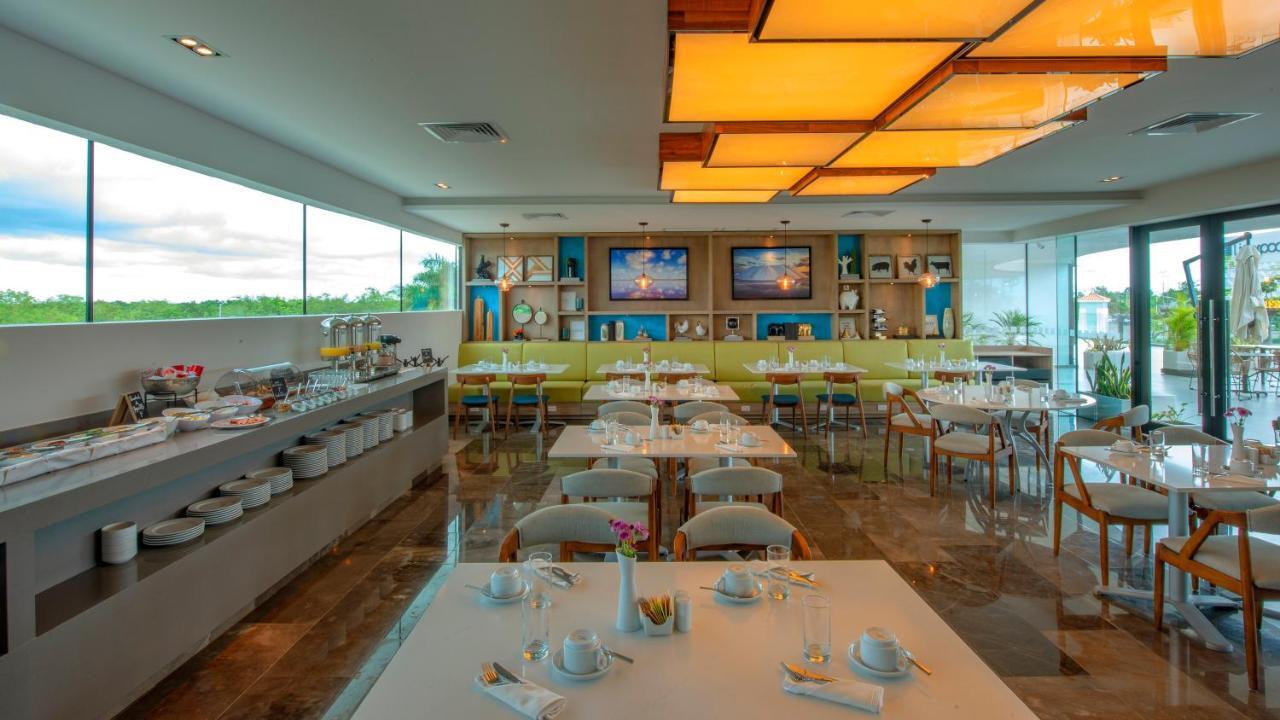 Holiday Inn&Suites - Merida La Isla, an IHG Hotel Bagian luar foto