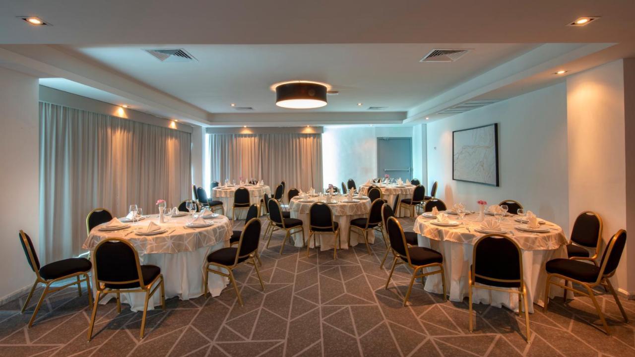 Holiday Inn&Suites - Merida La Isla, an IHG Hotel Bagian luar foto