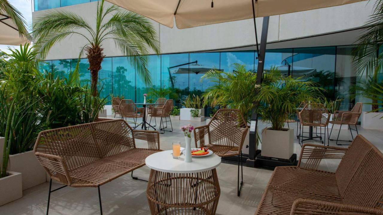 Holiday Inn&Suites - Merida La Isla, an IHG Hotel Bagian luar foto